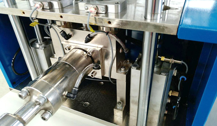 液體硅膠注射機(jī)怎么正確的使用？