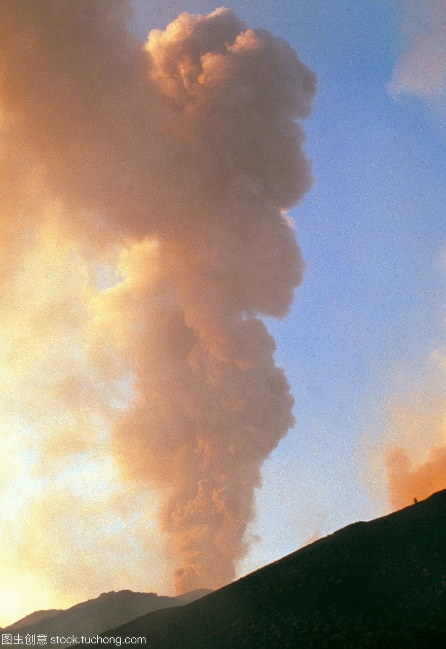 蒸汽的呼吸 埃特納火山如何用溫和脫氣避免毀滅性噴發